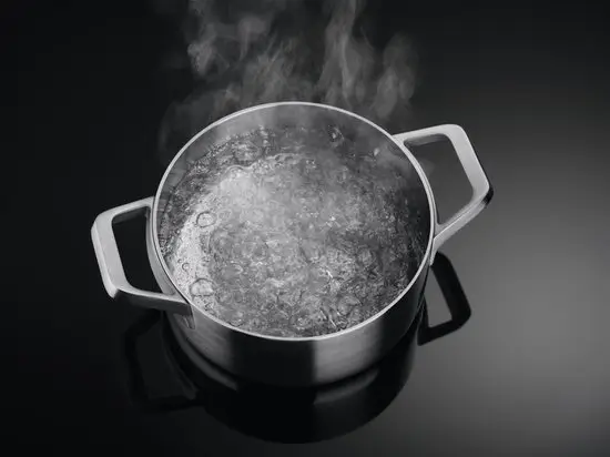 AEG IKB64401FB: Premium 60 cm inductiekookplaat met MaxiSense technologie en Hob2Hood connectiviteit voor automatische afzuigkapbediening
